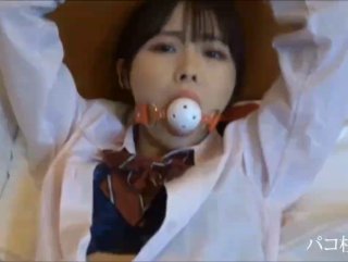 顶级颜值网红女神我会喷水水，被大屌炮友小老弟爆操，按头深喉插嘴，吊带睡衣撩起后入，高潮喷水全身颤抖